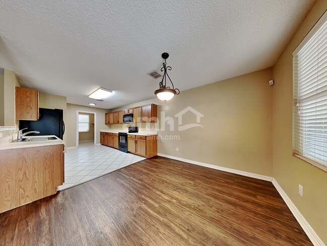 Photo - 1404 Sunflower Ct