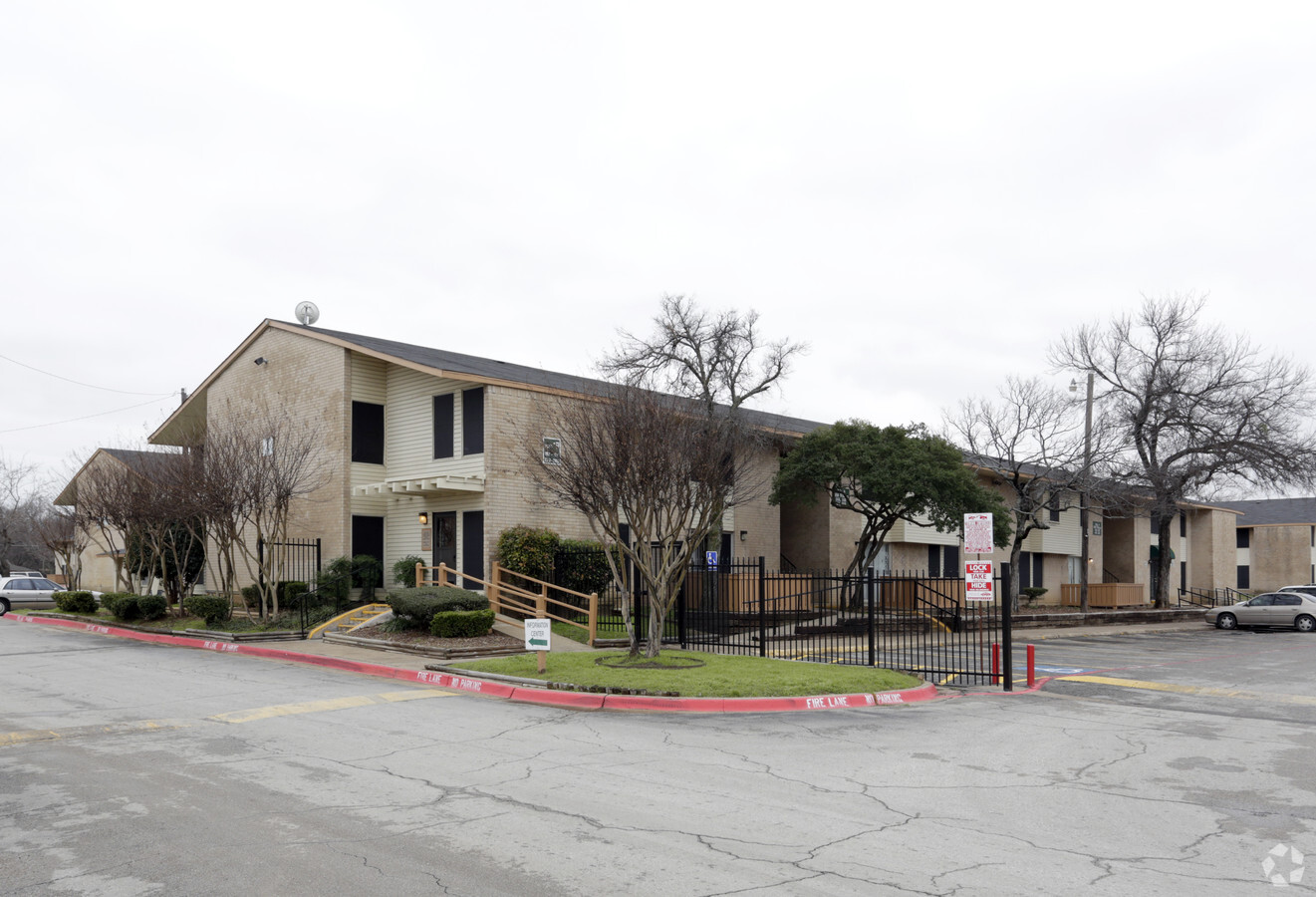 Photo - Royal Crest Apartments