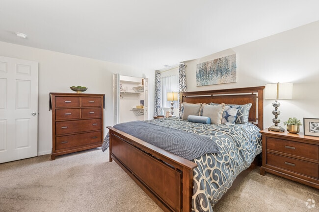2BR, 1BA - 879SF - Primary Bedroom