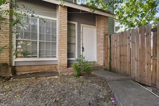 Photo - 6710 Windsor Hollow Dr