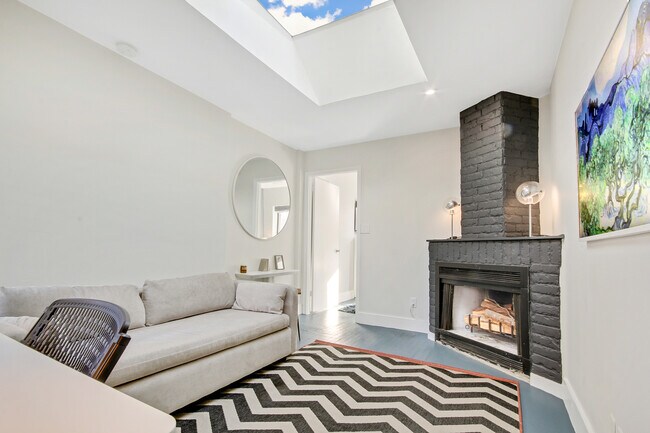 Building Photo - 520 W 50th St Rental