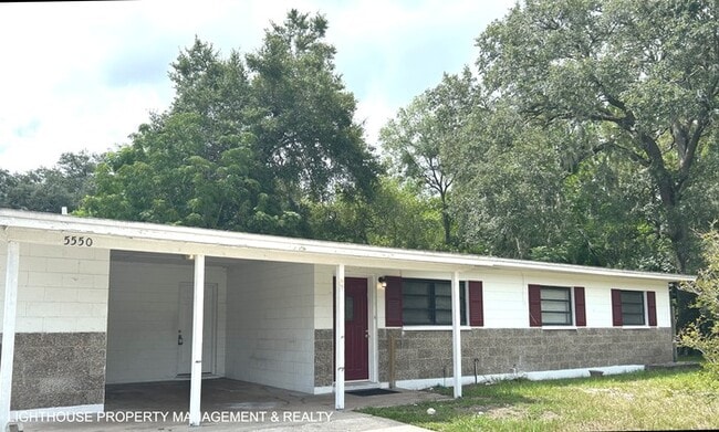 Building Photo - Spacious 4 Bed/2 Bath Home with HUGE fence...