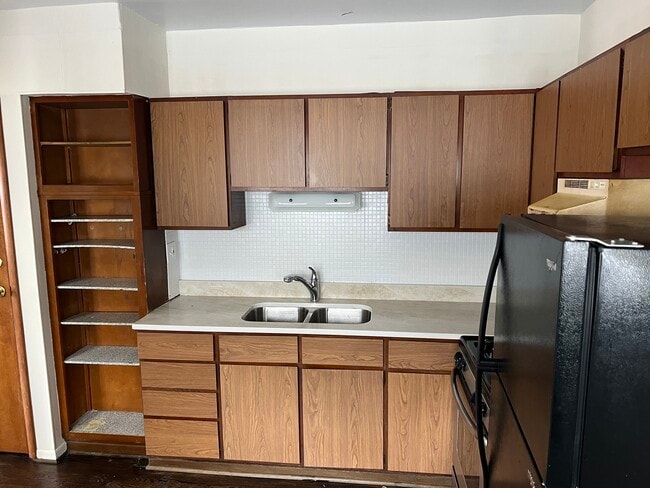 Photo - 331 157th St