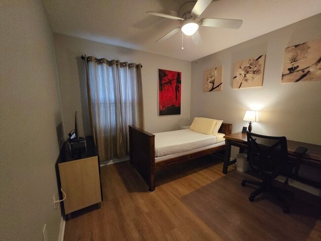 Photo - 384 Aberdeen Dr