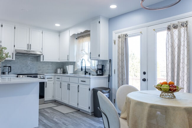 Photo - 412 Kingswood Ter