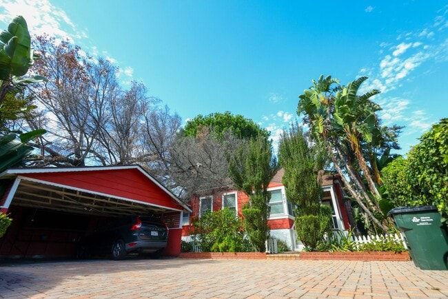 Building Photo - 703 Manzanita Ave Unit MAIN