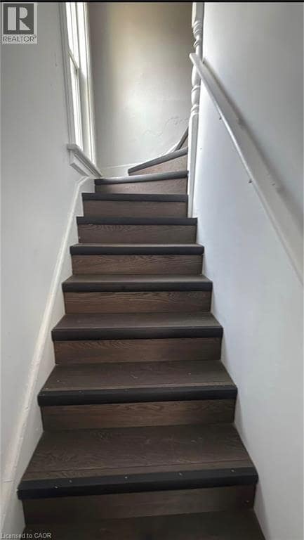 Photo - 374 Laurel St