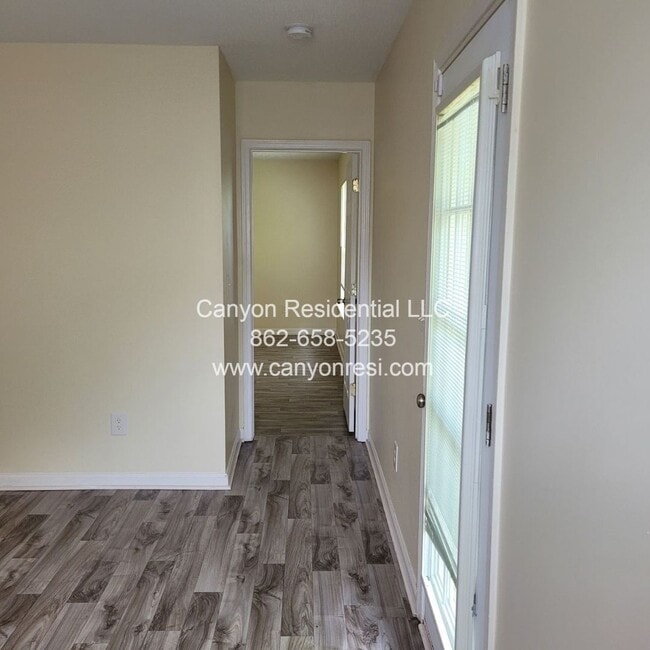 Photo - Beautiful 3b Room!Move in ready!