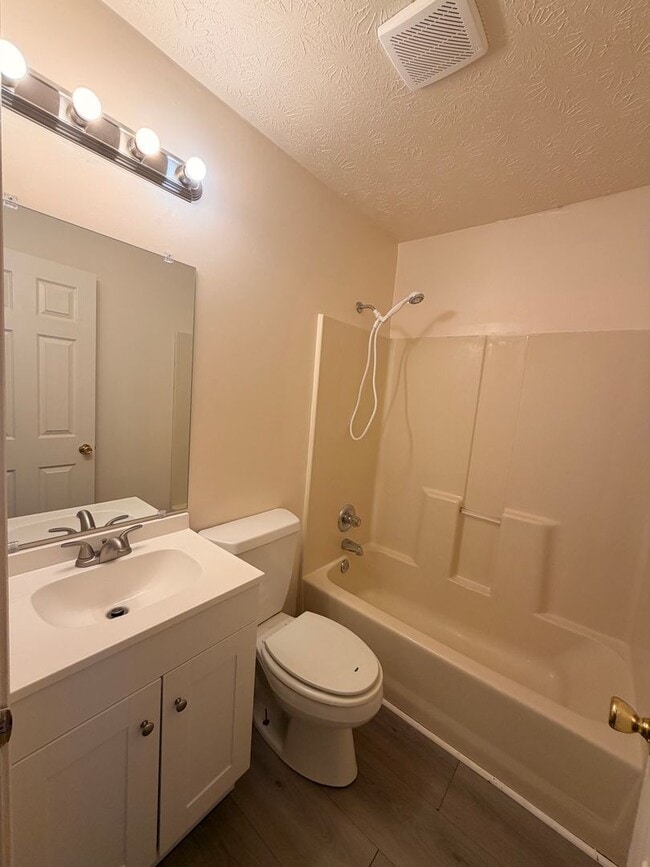 Photo - Spacious 2 Bed 1 Bath Duplex