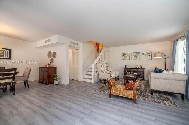 Photo - 4702 SW 67th Ave