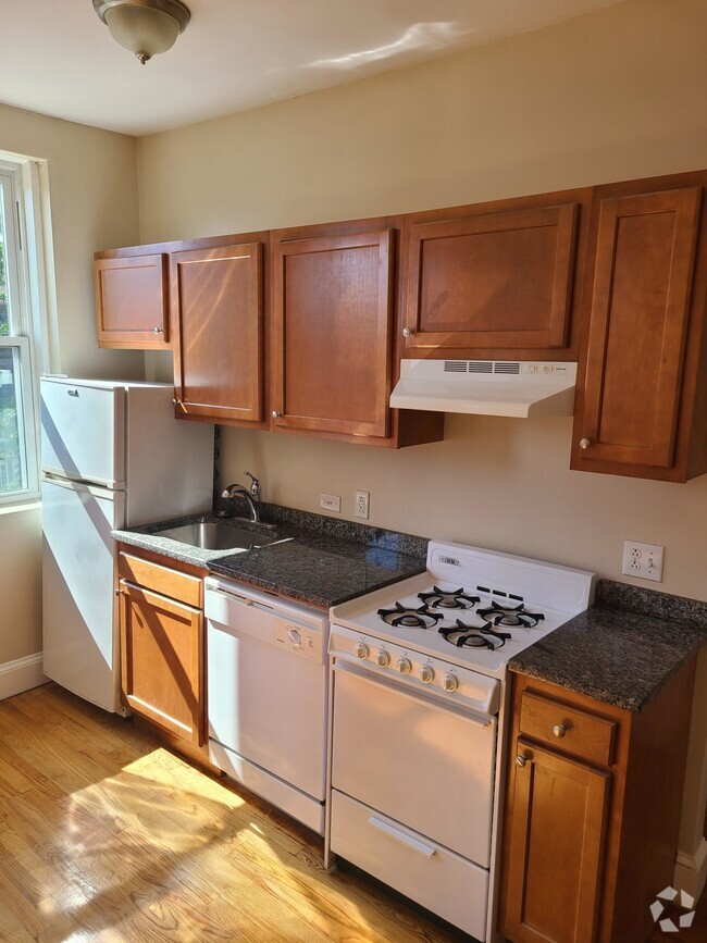 Building Photo - 1166 Commonwealth Ave Unit 3 Rental