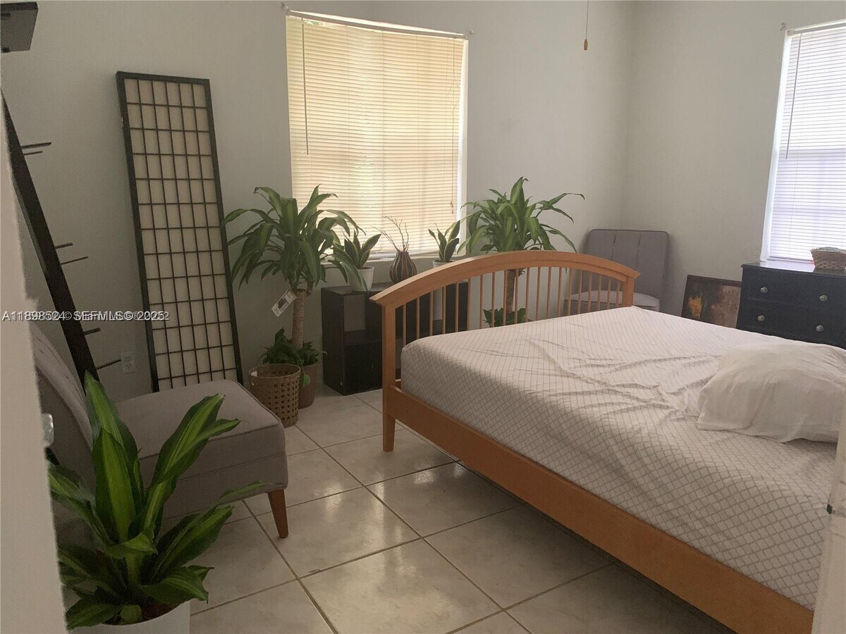 Photo - 12215 NE 9th Ave Unit 12215