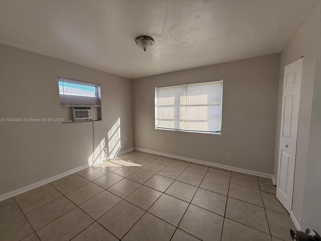 Photo - 520 W Blue Heron Blvd Unit 1