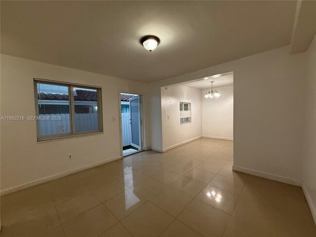 Photo - 1122 NW 32nd Ct Unidad Front