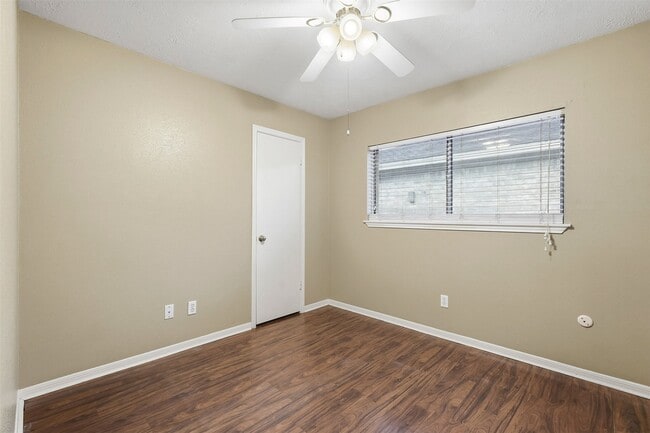 Building Photo - 21739 Park Bend Dr