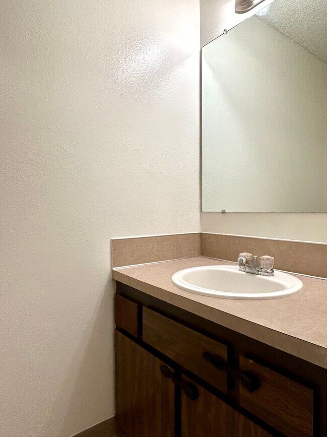 Photo - Canby Tri-Plex #15031 Unit 157