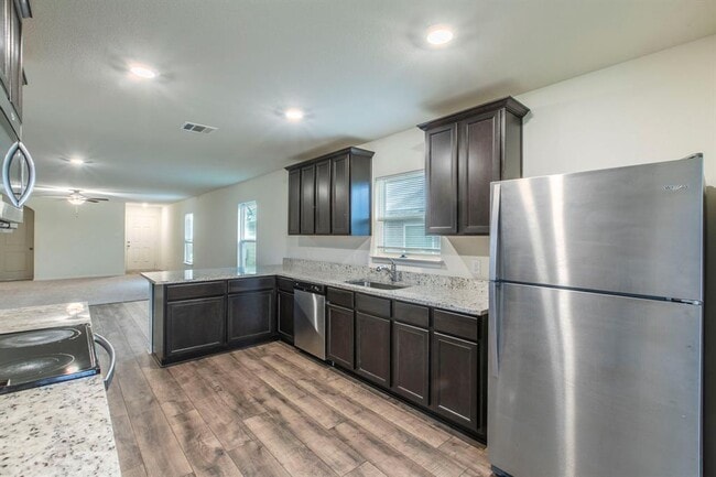 Photo - 136 Allington Cir