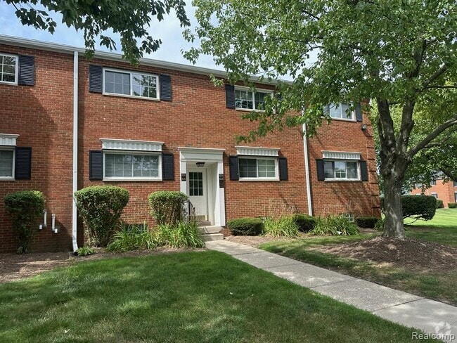 Building Photo - 628 E Fox Hills Dr Rental