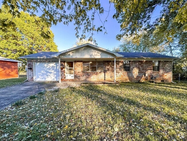 Building Photo - 3 bed/2 bath HOME w/ Garage! NOW LEASING! ...