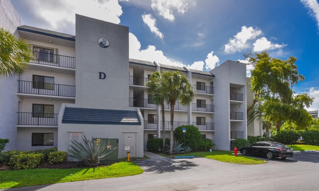 Building Photo - 1605 US-1 Unit D305
