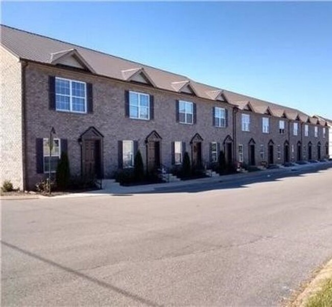 Charming 2BR Townhome in Murfreesboro - Charming 2BR Townhome in Murfreesboro