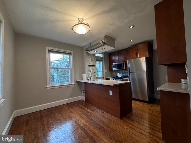 Photo - 1600 Princess St