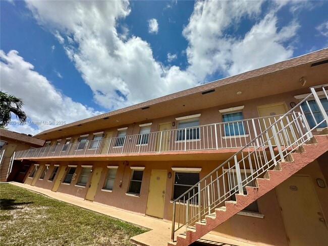 Photo - 101 NE 41st St Unidad G117 Rental