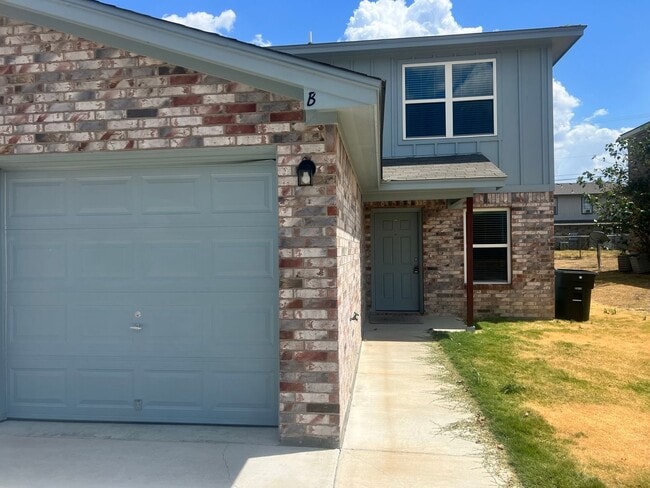 2814 Leroy Cir Unit B