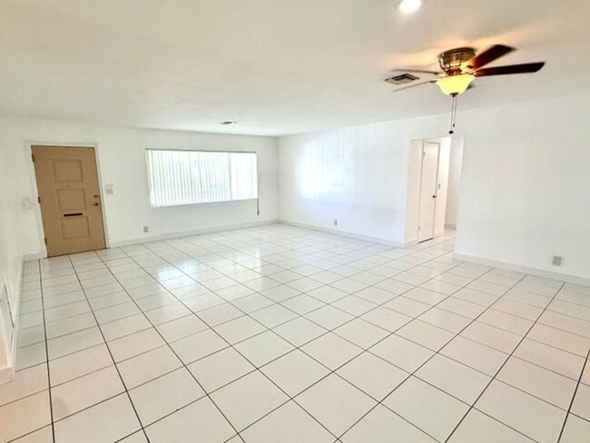 Photo - 118 SE 10th Ct