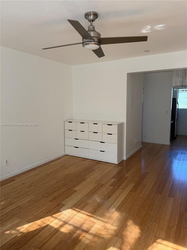 Photo - 101 Collins Ave Unit 24