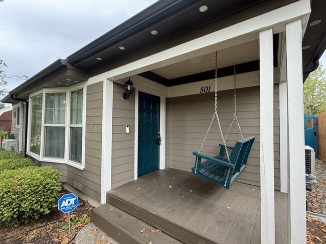 Photo - 501 NE Broadway St