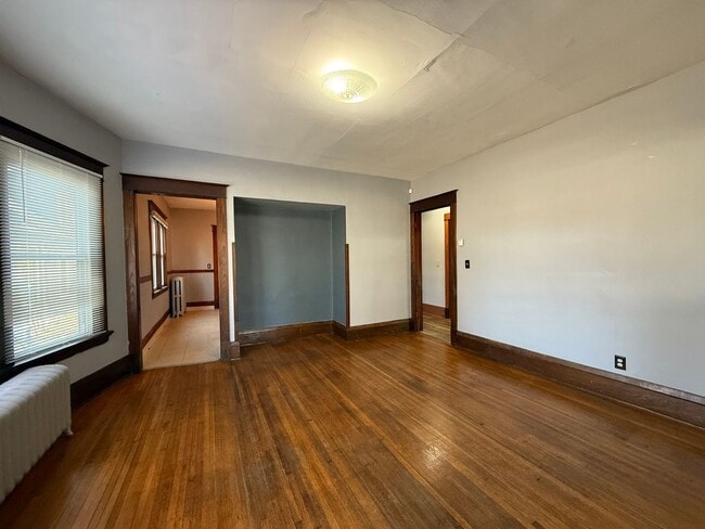 Photo - 950 Arkwright St N