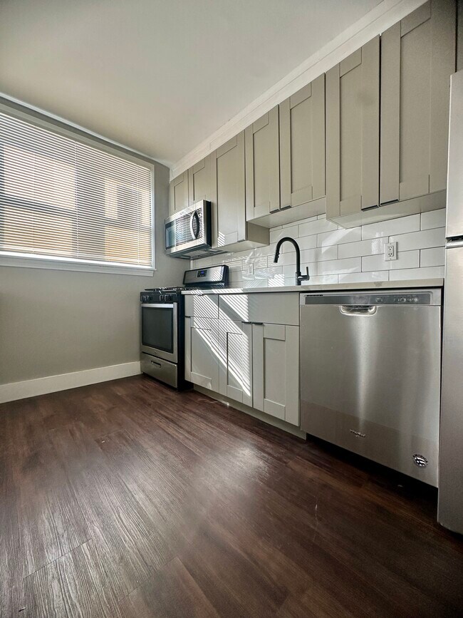 Photo - 1321 E Johnson St