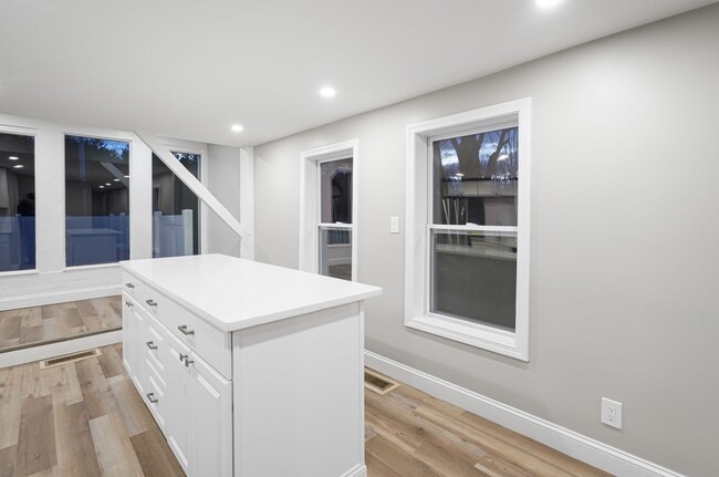Photo - 98 Southville Rd
