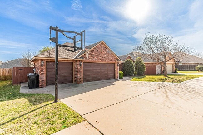 Photo - 4 Bed 3 Bath in Edmond!