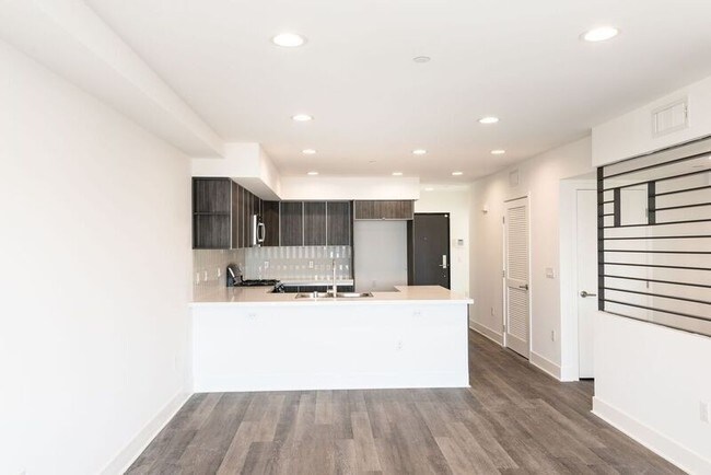 Photo - 748 Wilcox Ave Unidad 307