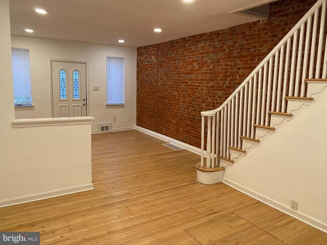 Photo - 1936 McClellan St