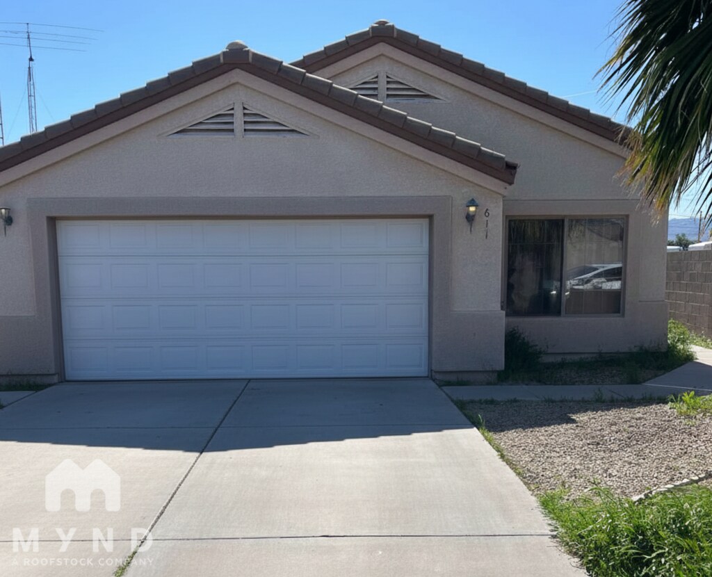 Photo - 611 E Pacific Dr