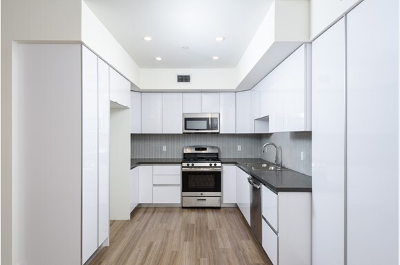 Building Photo - Orlando on First by Wiseman Rental