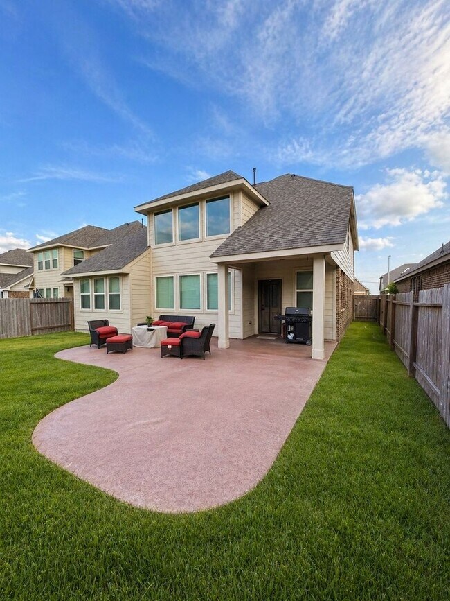 Photo - 221 Ashley Way
