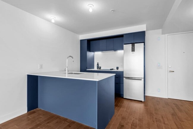 Building Photo - 1220 Bd René-Lévesque E