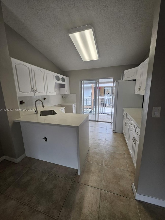 Photo - 2527 W 76th St