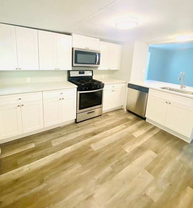 Building Photo - 126 Leyden St Unit 3