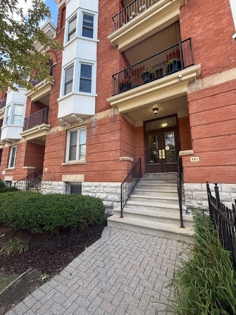 Building Photo - Gorgeous Executive 1+Den Condo in Downtown... Unit 301