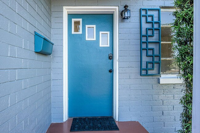 Photo - 2014 Newman St Unit 1