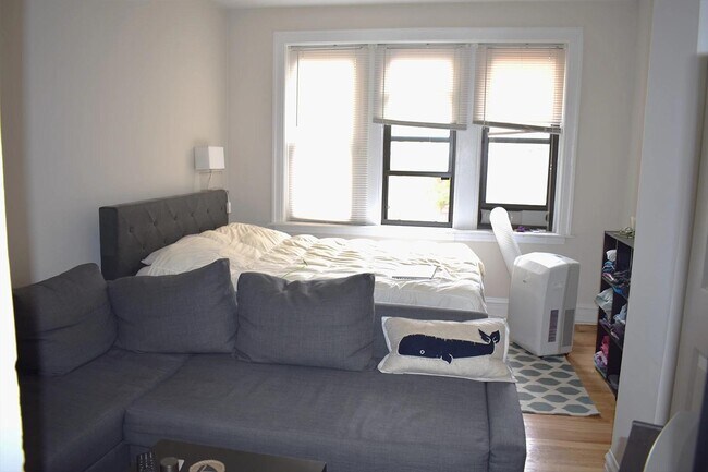 Photo - 837 W Cornelia Ave Unit 2S