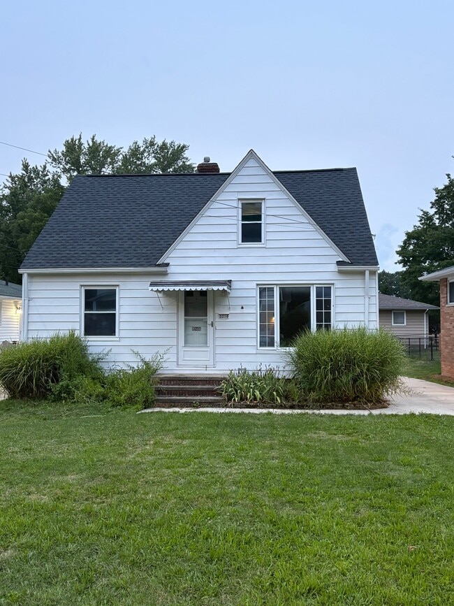 Building Photo - 3210 W Ridgewood Dr