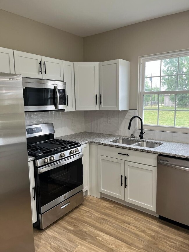 Photo - 1152 Clairmount Ave