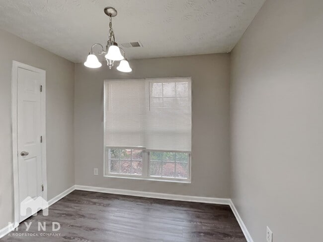 Photo - 1998 Grove Way