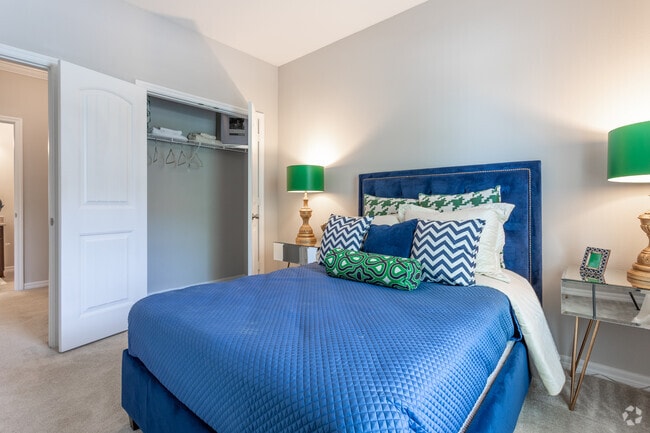 2BR, 2BA - 1,096SF - Bedroom